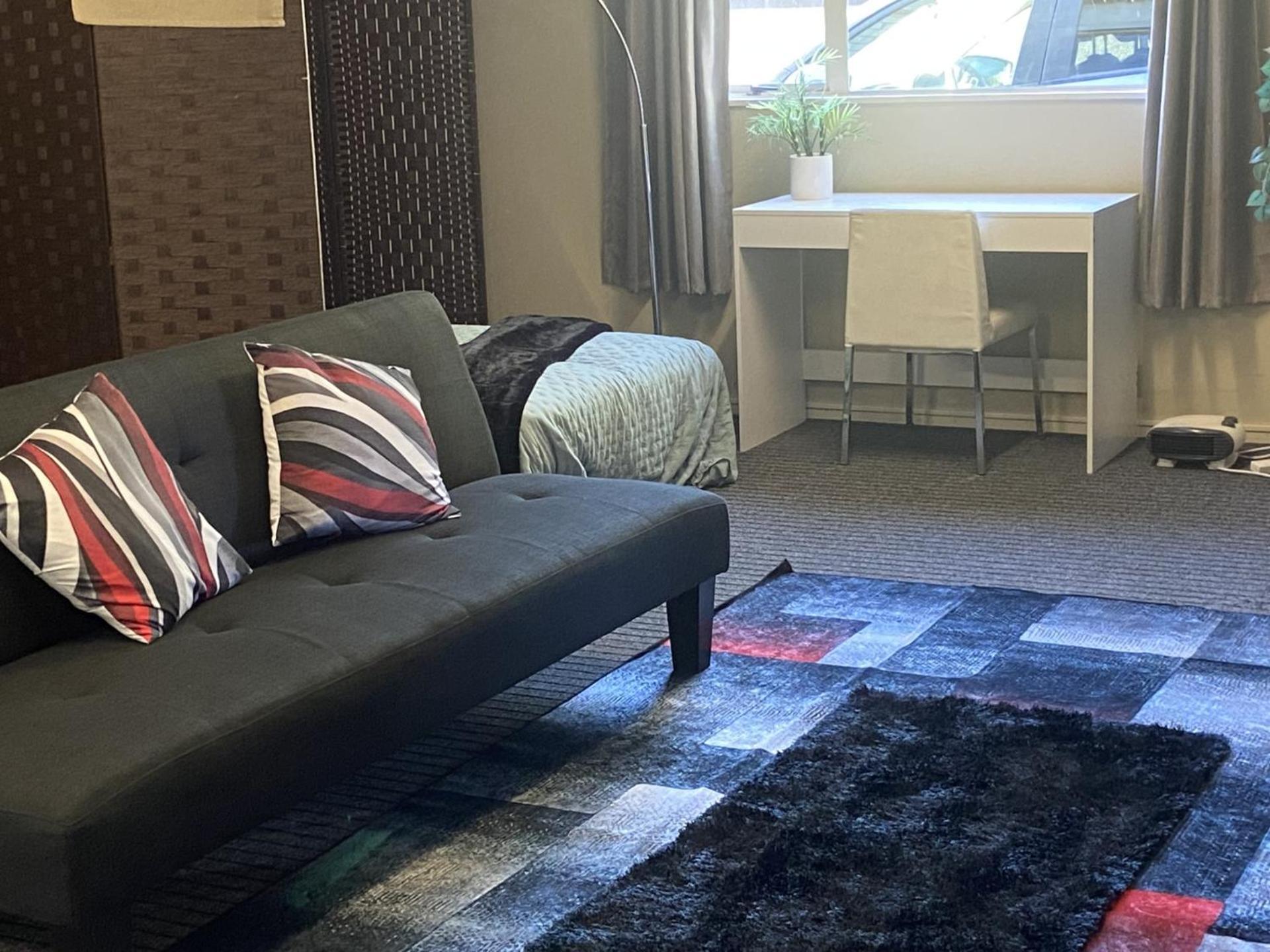 Close Motorway,free Breakfast,private & Spacious Apartment *